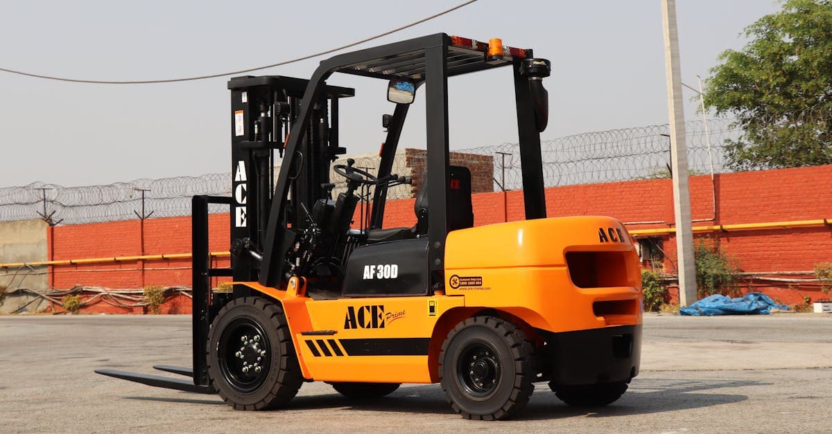 Cover Image for Forklift Jobs in 2026: Trends, Pay, and Career Paths