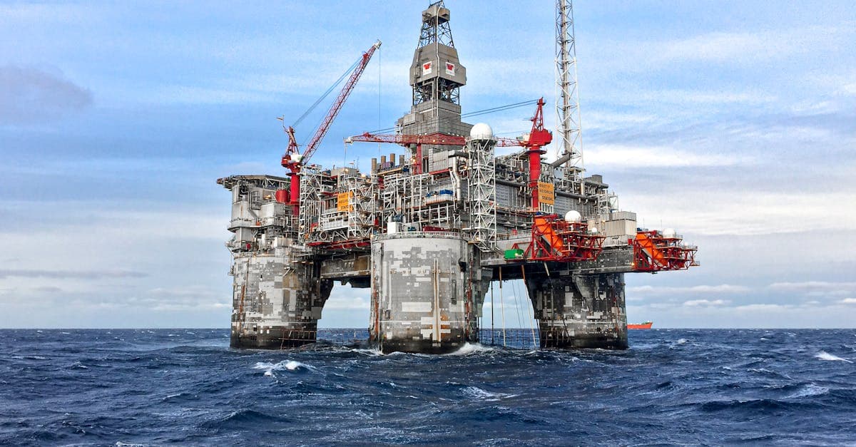 Cover Image for Oil Rig Jobs: What Workers Need to Know in 2026
